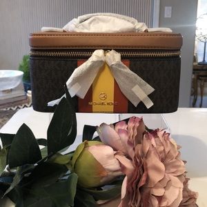 COPY - NWT Michael Kors Logo Jetset Travel Case